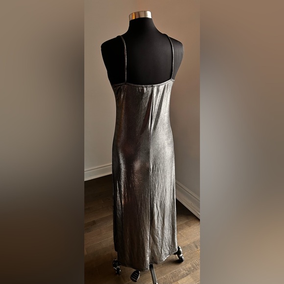 Womens Shimmering Metallic Silver Dress - Picture 4 of 6